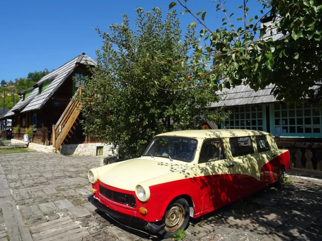 Coche en Mokra Gora