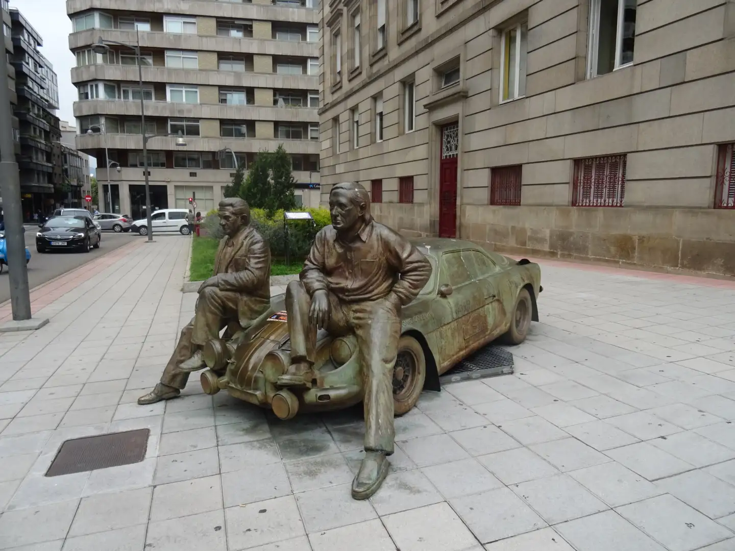 Ruta Ourense. Estatua Estanislao Reverter- Alpinche