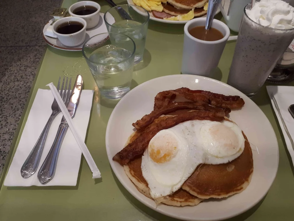 Desayuno en Tick Tock dinner. El mejor lugar para comer en Nueva York 