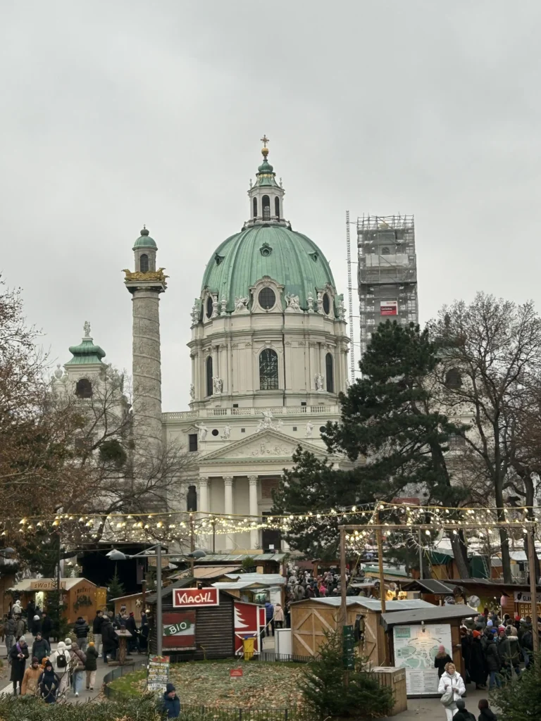 Mercado navideño de Karlsplatz en Viena