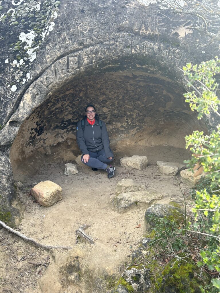 Cueva en la ruta de las caras