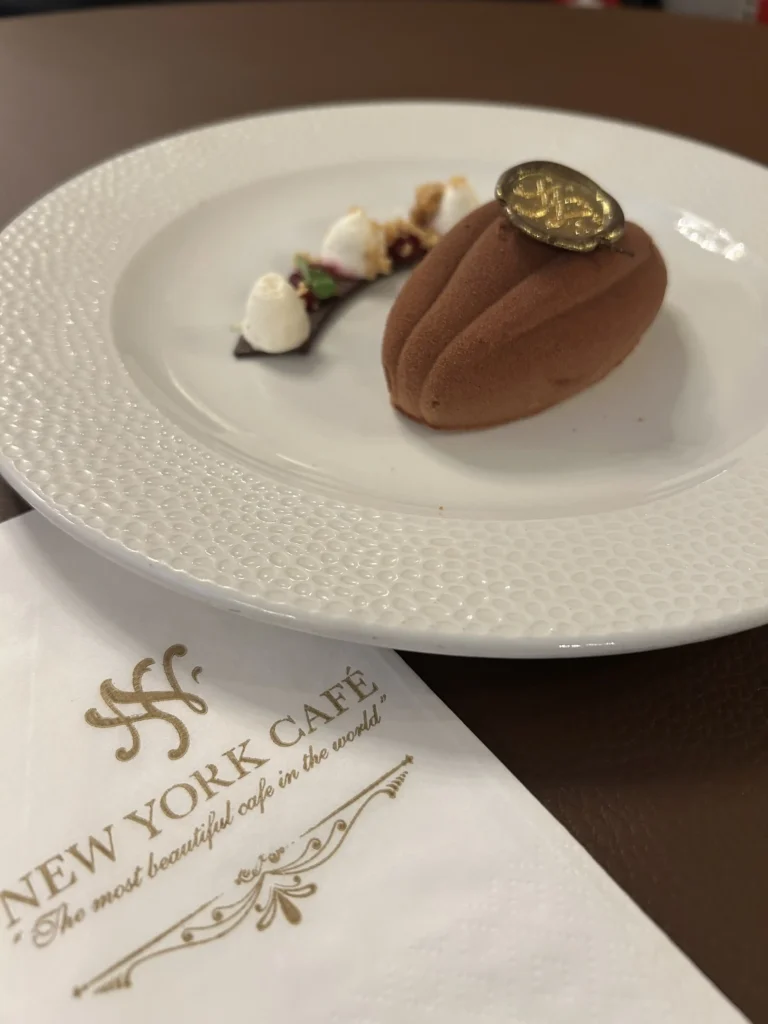 Postre enseña del Café New York de Budapest