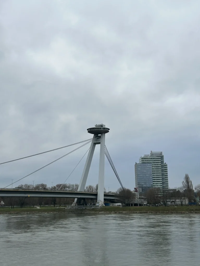 Puente "OVNI" de Bratislava